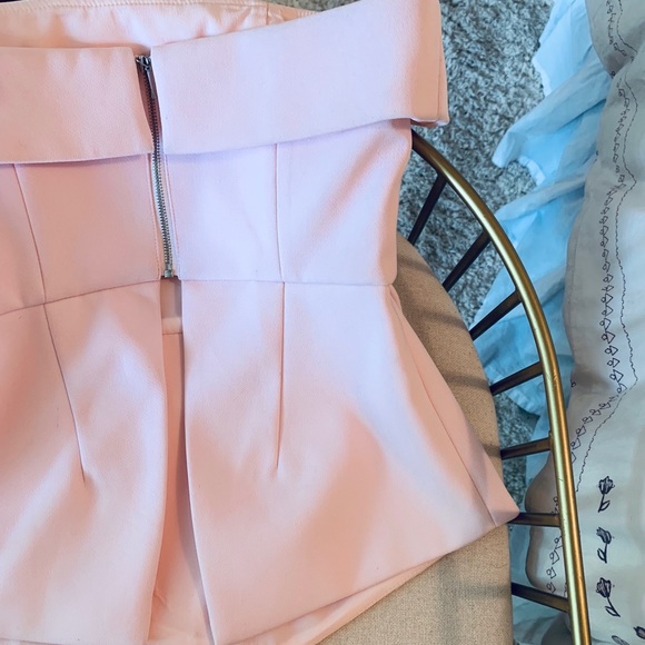 FINDERS KEEPERS LIGHT PINK SLEEVELESS PEPLUM - Picture 2 of 4
